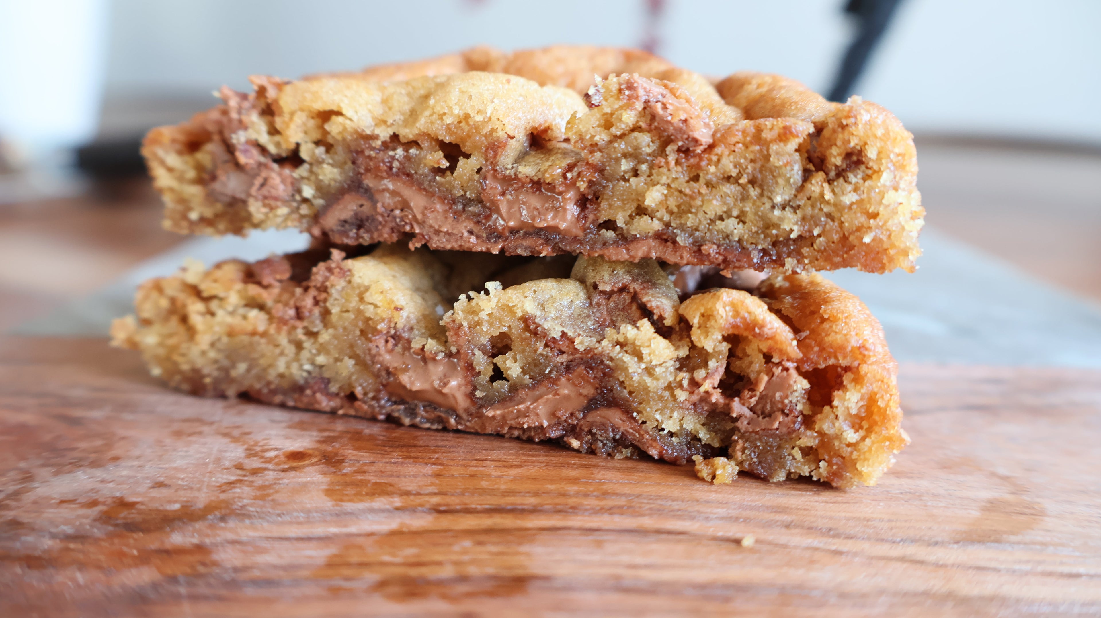 Recette de Cookie Mi-Cuit Maison – Cœur Fondant & Bords Croustillants